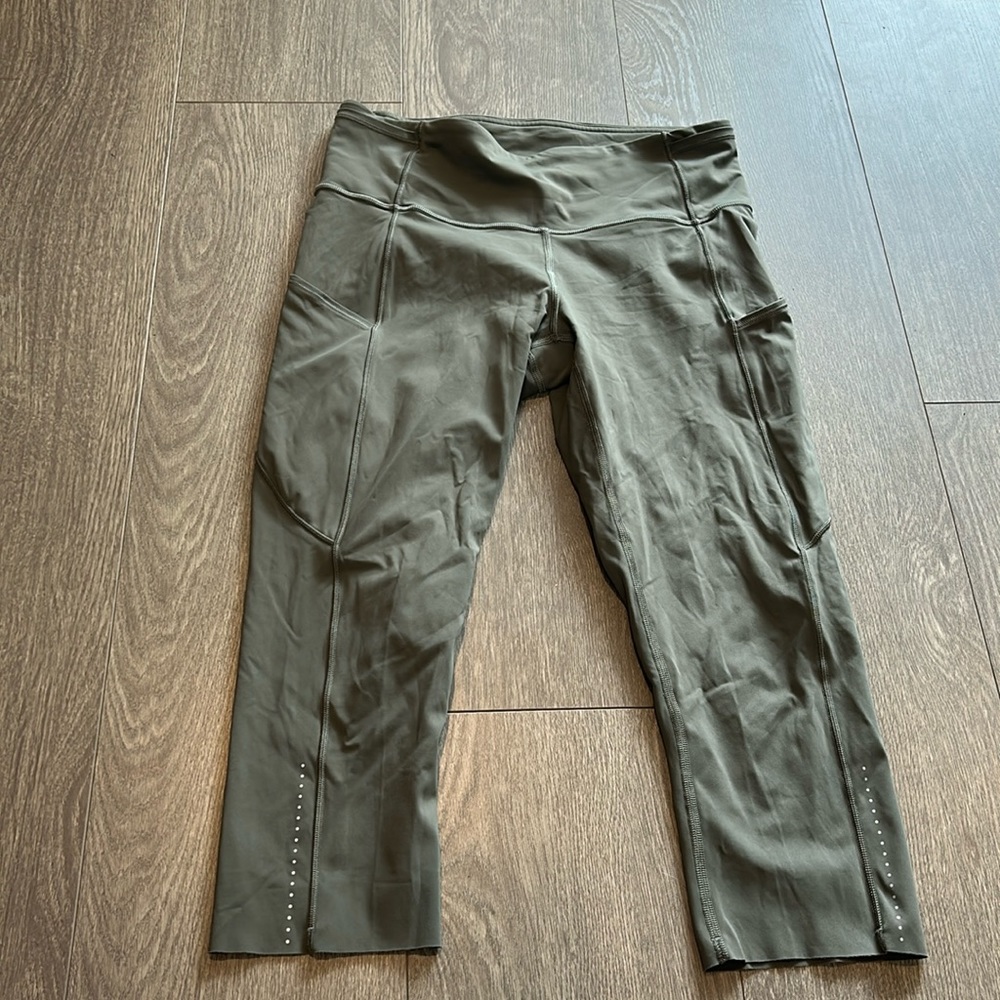 Lulu crops with pockets